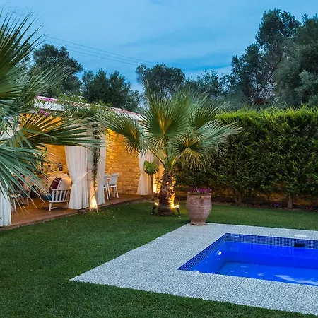 别墅 Eva & Dimitrios Villas, Captivating Oasis With Pools & Bbq, By Thinkvilla