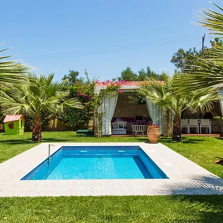 别墅 Eva & Dimitrios Villas, Captivating Oasis With Pools & Bbq, By Thinkvilla